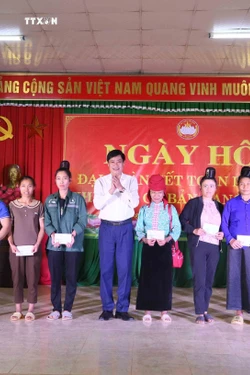 Phó Trưởng Ban Nội chính Trung ương Nguyễn Hữu Đông dự Ngày hội Đại đoàn kết toàn dân tộc ở vùng căn cứ cách mạng Mường Chanh