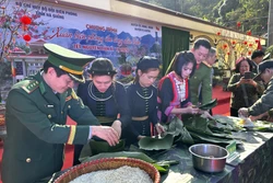 Ấm áp chương trình “Xuân biên phòng ấm lòng dân bản”