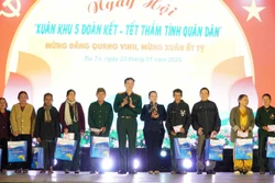 Ngày hội Xuân khu V đoàn kết - Tết thắm tình quân dân ở huyện miền núi Ba Tơ