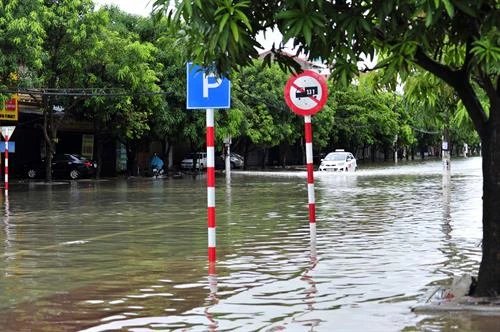 Hơn 14.000 học sinh miền núi Hà Tĩnh chưa thể đến trường do ngập lụt