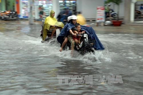 Bắc bộ đề phòng dông lốc, Trung bộ giảm nhiệt