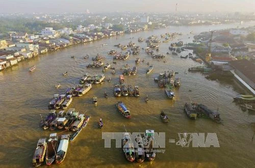 Phát triển du lịch gắn với bảo tồn di sản văn hoá