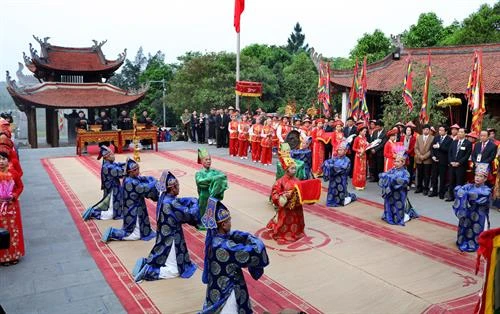 Lung linh sắc màu bốn phương hội tụ nơi đất Tổ Hùng Vương