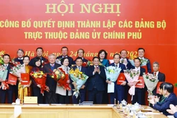 Thủ tướng Phạm Minh Chính trao quyết định thành lập 15 đảng bộ thuộc Đảng ủy Chính phủ