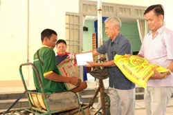 Chăm lo Tết cho người nghèo, người yếu thế vùng biên giới Tây Ninh