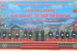 Chương trình “Xuân đoàn kết - Tết thắm tình quân dân” tại huyện Chi Lăng