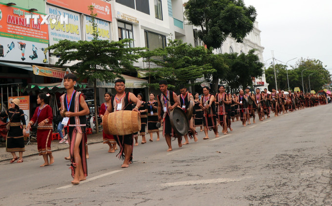 vna_potal_dac_sac_le_hoi_duong_pho_kon_tum_7751293.jpg