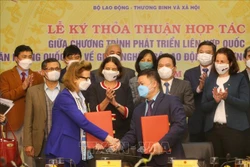 Lễ ký kết thoả thuận trong lĩnh vực giảm nghèo giữa Văn phòng Quốc gia về giảm nghèo (Bộ Lao động - Thương binh và Xã hội) và Chương trình Phát triển Liên hợp quốc (UNDP). Ảnh: Tuấn Đức – TTXVN