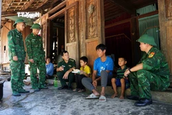 Chắp cánh ước mơ đến trường cho học sinh khó khăn nơi biên giới Quảng Bình