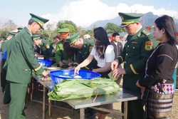 Mang Xuân an vui đến các gia đình chính sách, đồng bào dân tộc, vùng biên giới